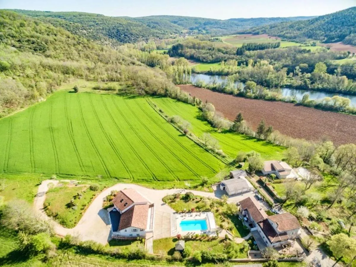 Maison Accueillante A Saint-Gery Avec Piscine Partagee Ferienhaus